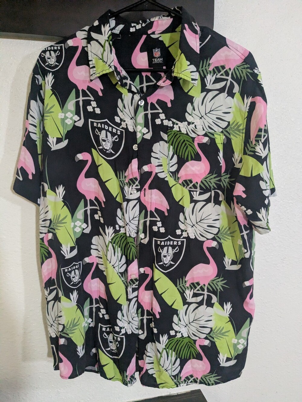 Raiders Hawaiian Tropical Flamingo Button Up Shirt Men’s L NFL Apparel Football